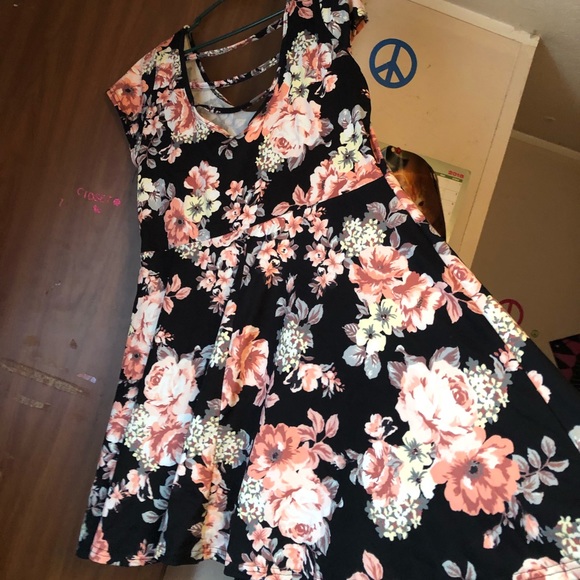 A flower mid summer dress - Picture 1 of 2
